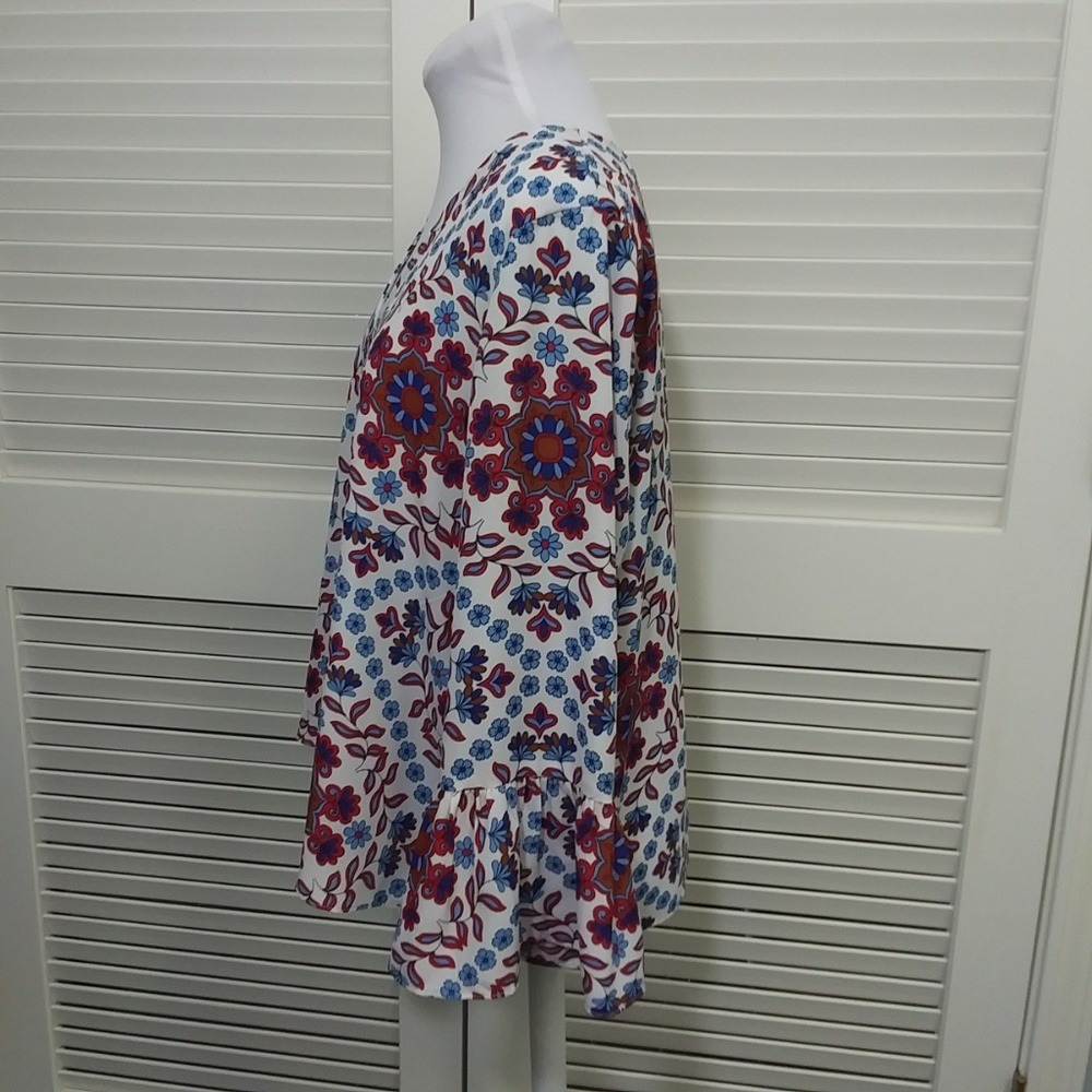 Adrienne Vittadini Blue Red Floral Medallion Bell Sleeve V-Neck Blouse‎ Large - Picture 6 of 8